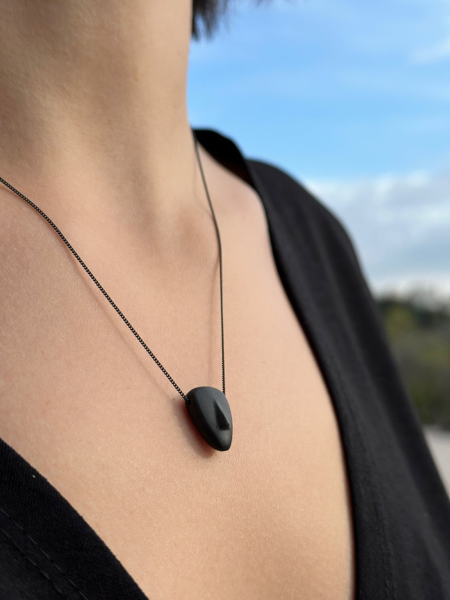 CALLIOPE - Cycladic idol | Black Stone & Rhodium plated Necklace